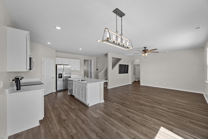Building Photo - 93 Whalebone Ave