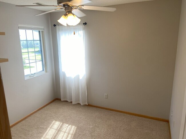 Building Photo - Spacious 4BR House in Ankeny