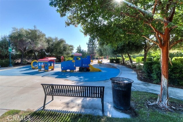 Building Photo - 754 W 1st St