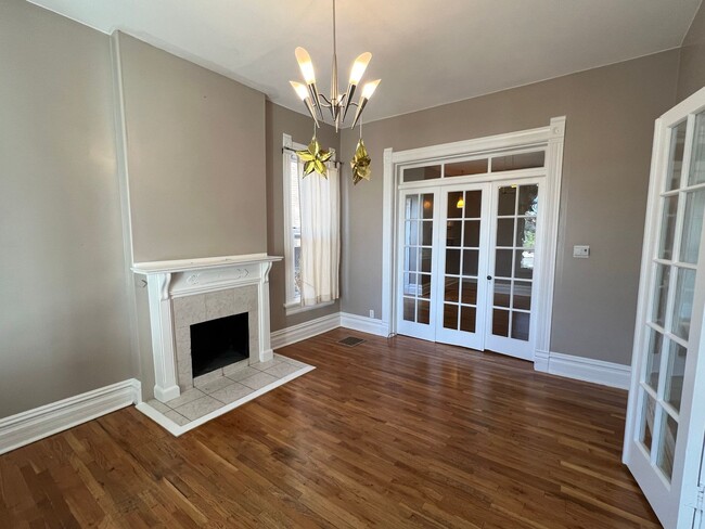 Building Photo - Remodeled and Updated Victorian in Five Po...