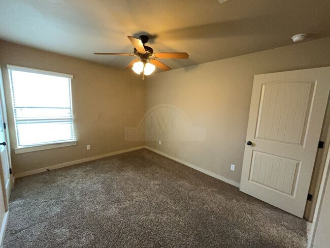 Building Photo - 3306 Lineage Loop