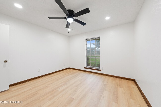 Building Photo - 102 Wisteria Dr