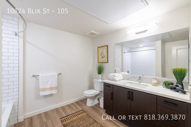 Building Photo - 10824 Blix St