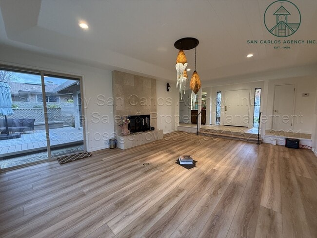 Building Photo - Beautifully Updated Three Bed (+ Bonus) Quail Lodge Home