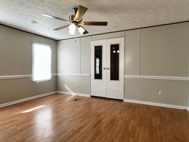 Building Photo - 602 Aster Bend