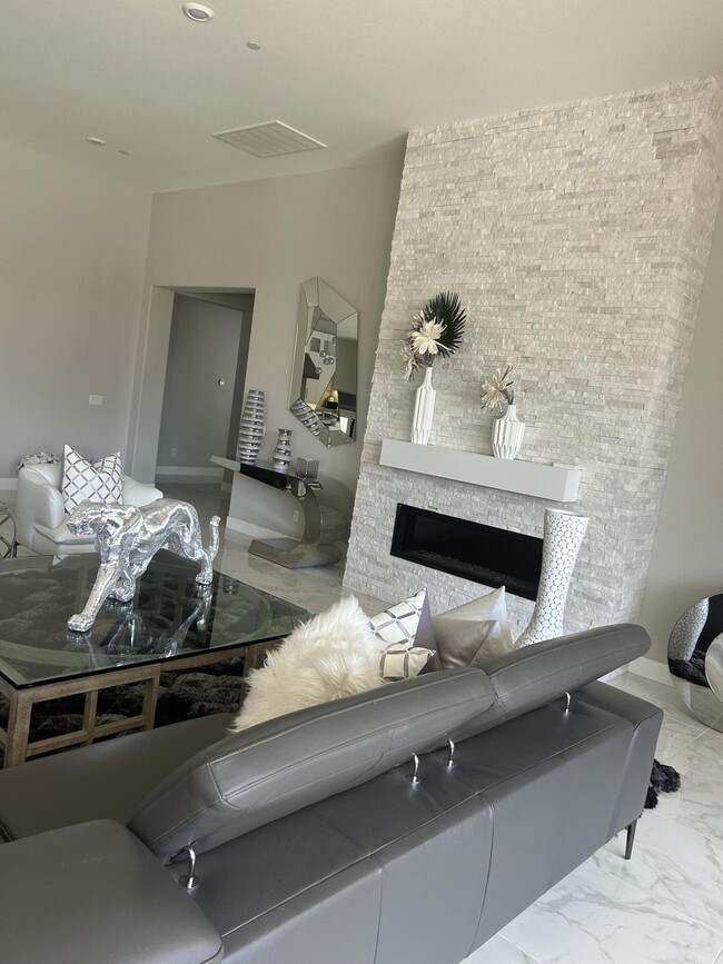 Building Photo - 81695-695 Thunder Gulch Way