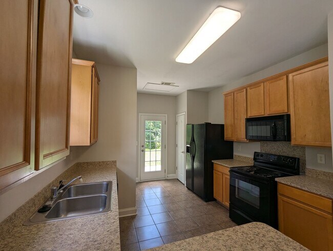 Building Photo - 4BR Main Floor Master, Huntersville
