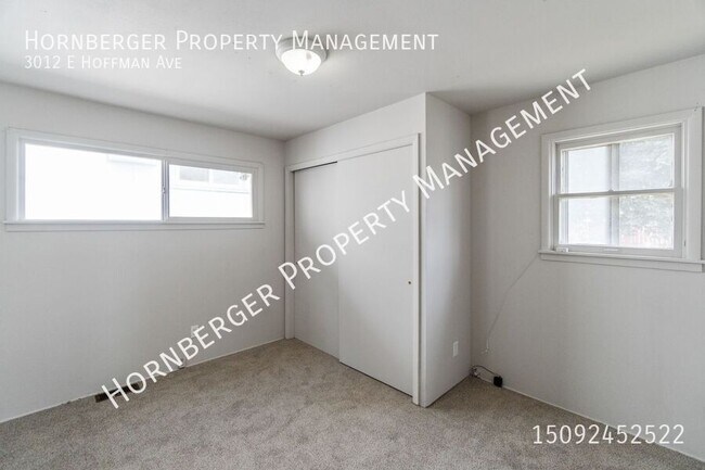 Building Photo - 3012 E Hoffman Ave
