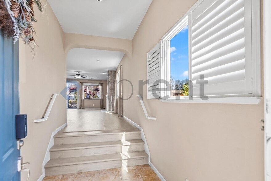 Building Photo - 205 Blum View Dr