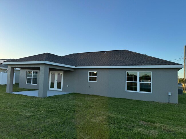 Building Photo - Desirable Silver Springs Shores - 3/2/2 **Won't Last**