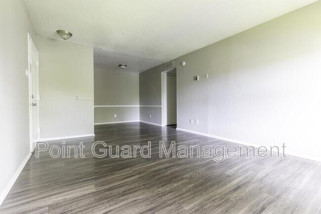 Building Photo - 4550 West Kiest Boulevard - 1034