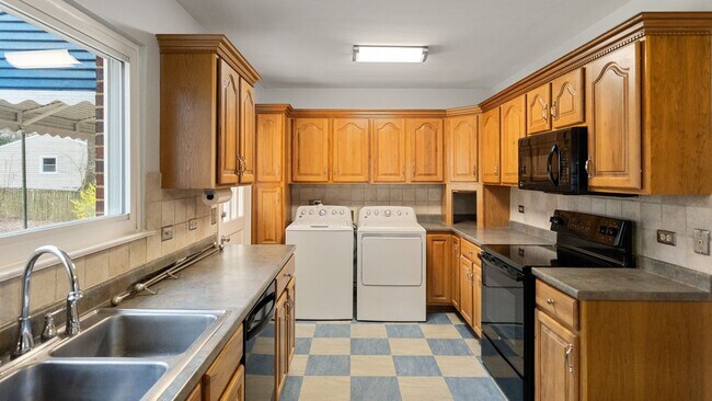 Building Photo - 407 E Lavender Ave
