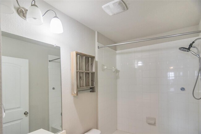 Building Photo - 332 Cane River Rd