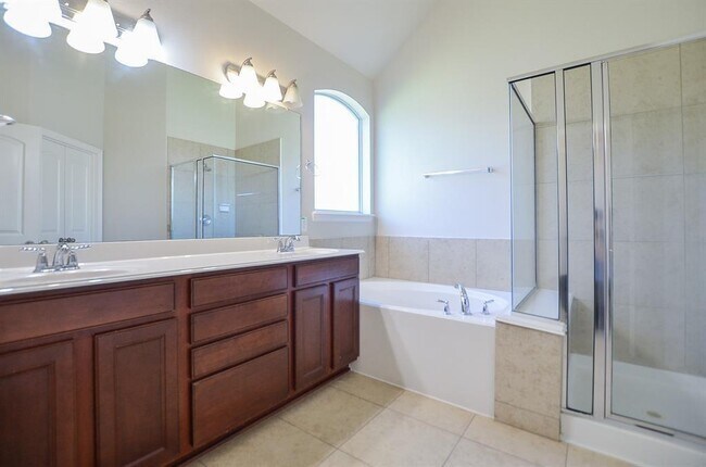 Building Photo - 3807 Broken Pine Ct