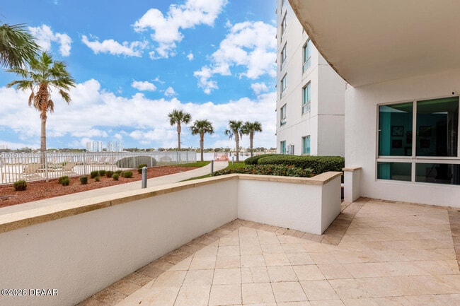 Building Photo - 241 Riverside Dr