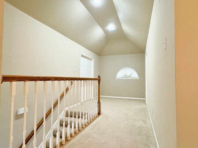 Building Photo - 4623 Meadow Green Dr