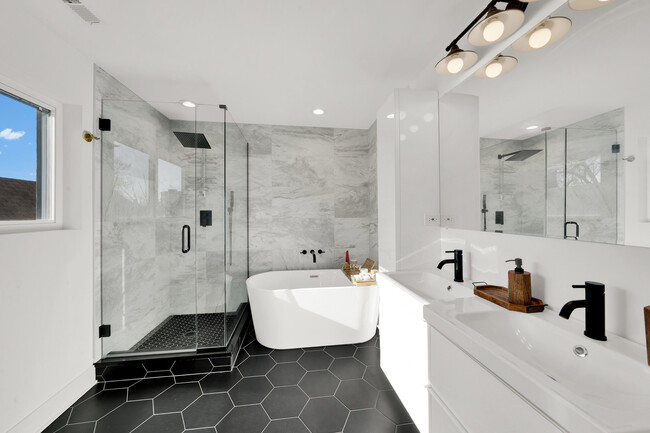 Building Photo - 1522 N Leamington Ave