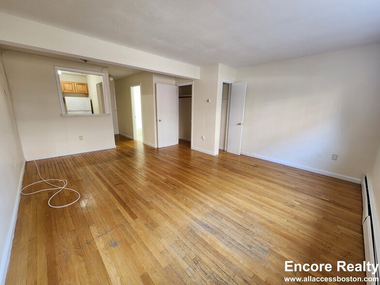 Building Photo - 34 Gardner St