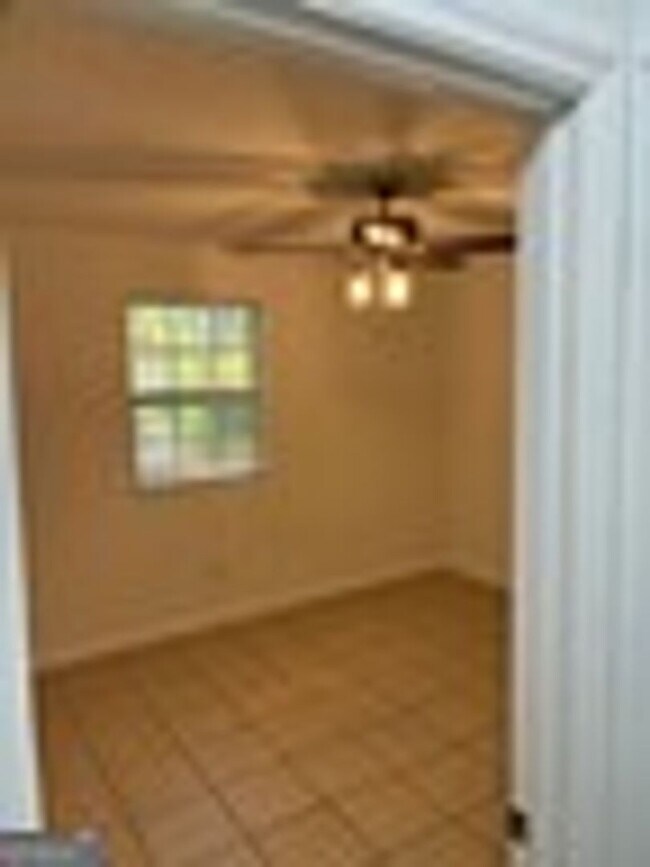 Building Photo - 605 Douglas Dr