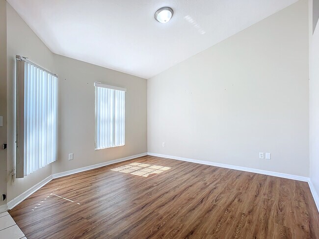 Building Photo - 374 Pine Springs Dr