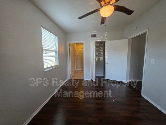 Building Photo - 2001 E Grant Ave