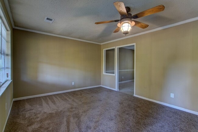 Building Photo - Great 3 Bed 2 Bath House for Rent/ Trussvi...