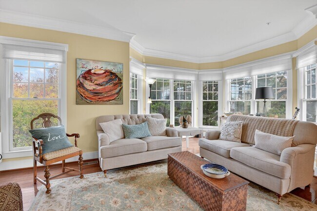 Building Photo - 2601 Hume Dr