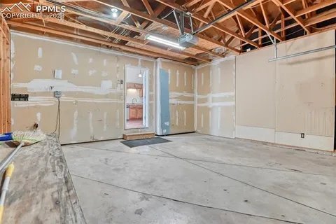 Building Photo - 6250 Northwind Dr