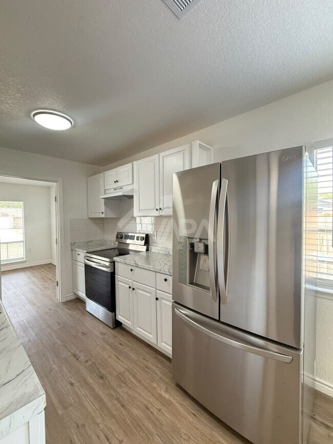 Building Photo - 2910 Lake Briar