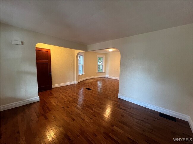 Building Photo - 1739 Amherst St