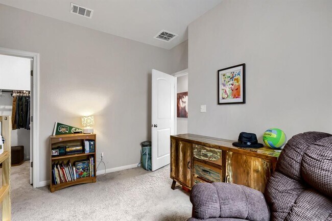 Building Photo - 2432 Berryville Ln