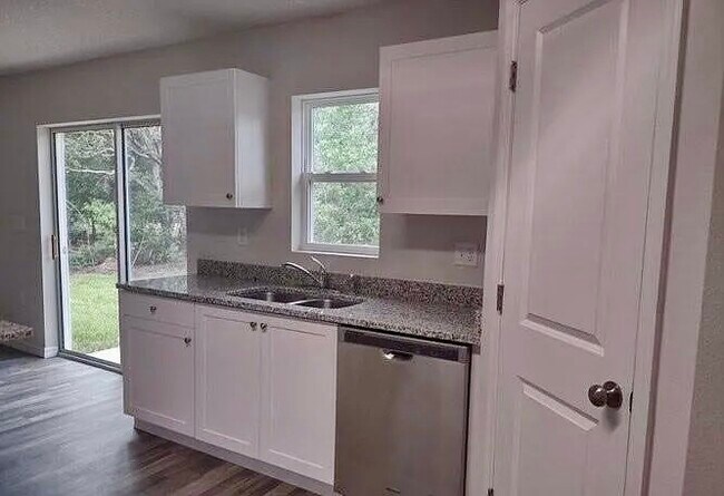 Building Photo - 6248 N Chestnut Terrace