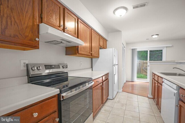 Building Photo - 502 Wind Ridge Dr