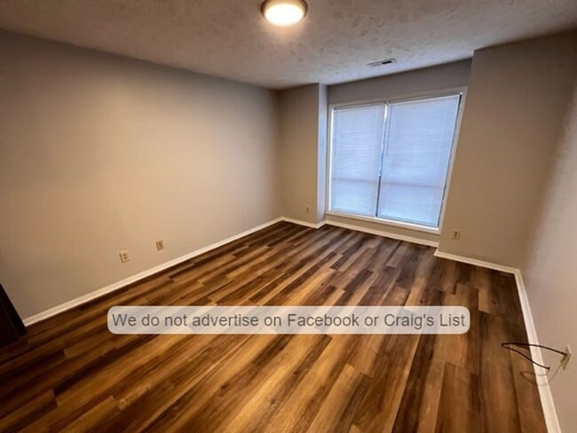 Building Photo - Briarcliffe- Tryon Drive