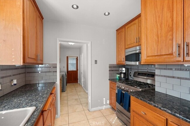 Building Photo - 1763 Stearns Dr