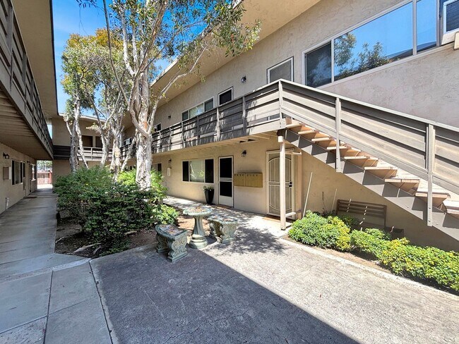 Building Photo - Upgraded 1BD/1BA Condo in Mission Hills W/...
