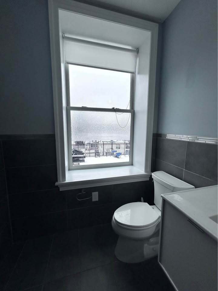 Full Bath - 13 Chester St