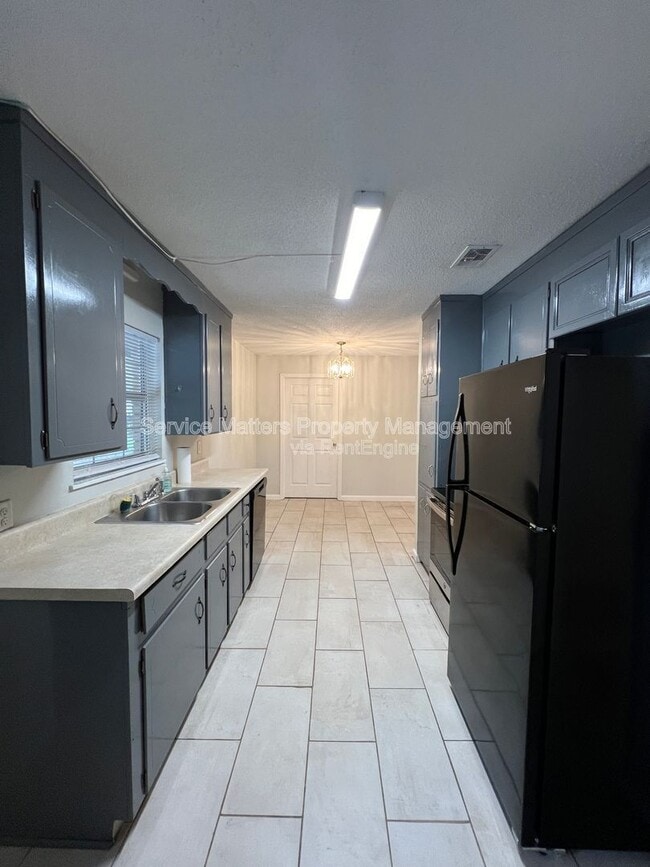 Building Photo - 1003 Space Cir
