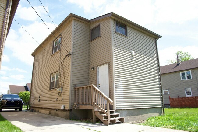 Building Photo - 17537 Clarann St