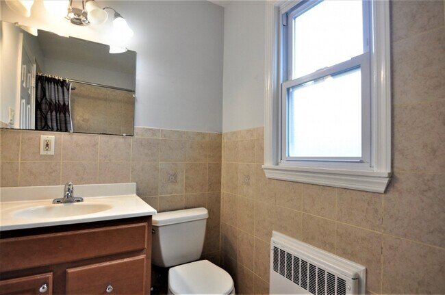 Building Photo - 412 Morris Ave