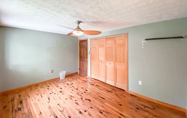 Building Photo - Charming 2-Level, 3 Bedroom 2 Bathroom Hom...