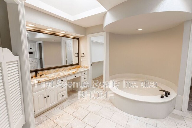 Building Photo - 16121 Shadybank Dr