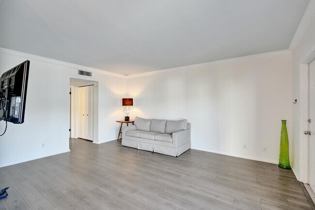 Building Photo - 4201 S Ocean Blvd