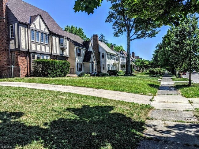 Building Photo - 3553 Ingleside Rd