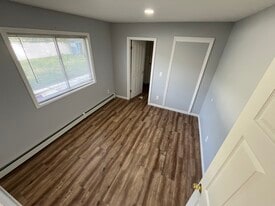 Building Photo - 33 Country Greens Dr