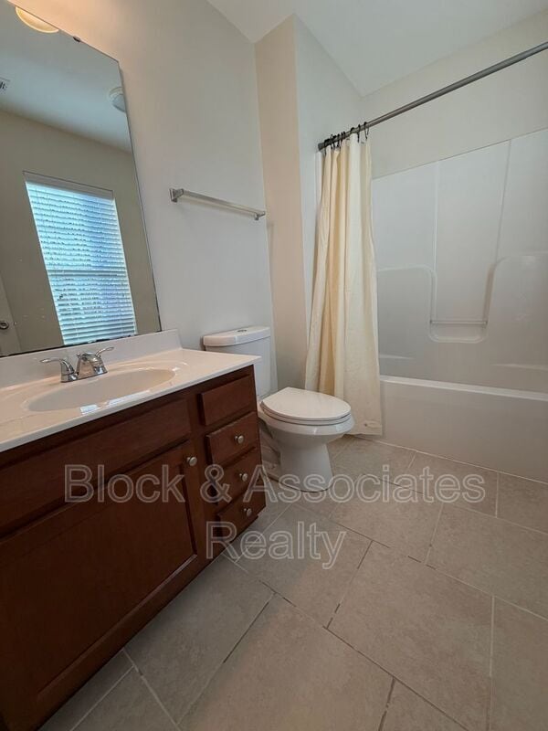 Building Photo - 832 Central Park Ave