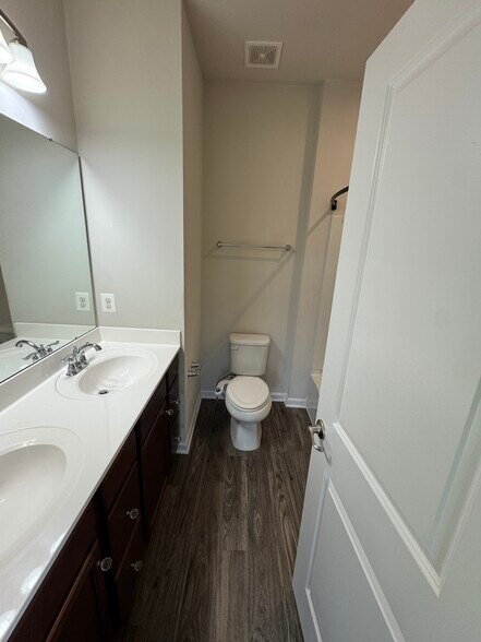 Building Photo - 2081 Elm Tree Ct