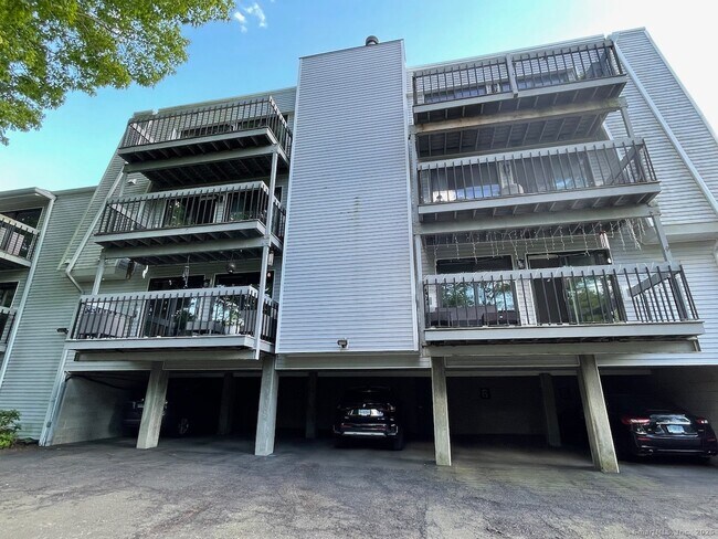 Building Photo - 73 Riverside Ave