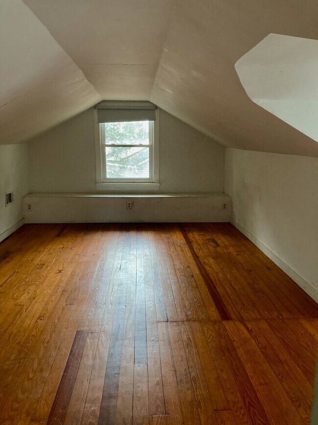 Bedroom 4-upstairs - 1005 Rosemont Dr