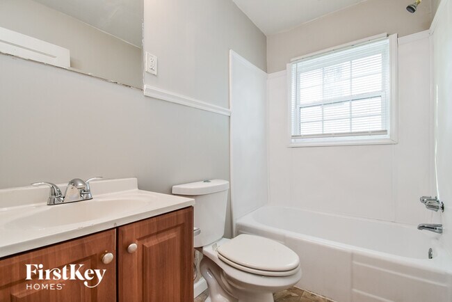 Building Photo - 1370 Westboro Dr SW